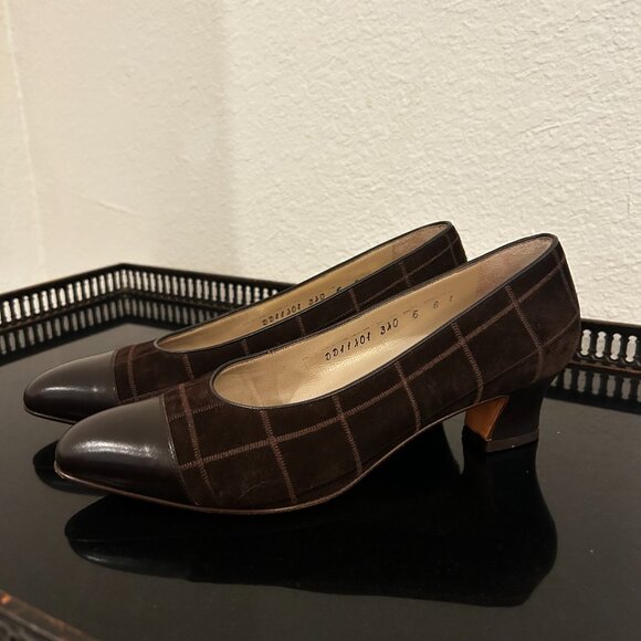 👠 Vintage Salvatore Ferragamo Brown Suede & Leather Cap Toe Pumps – Size 6 👠 - Picture 1 of 12